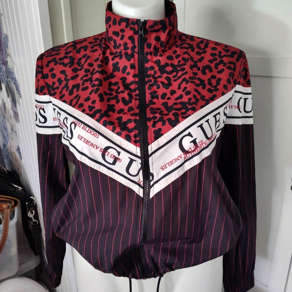 PRINT LOGO BLACK And Red V GUESS Crop Windbreaker Sz Medium Rare Excellent Cond
